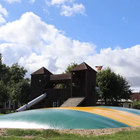 Am Schwimmbad Auf Dem Ostsee-ferienhof Appartement Schwienkuhl